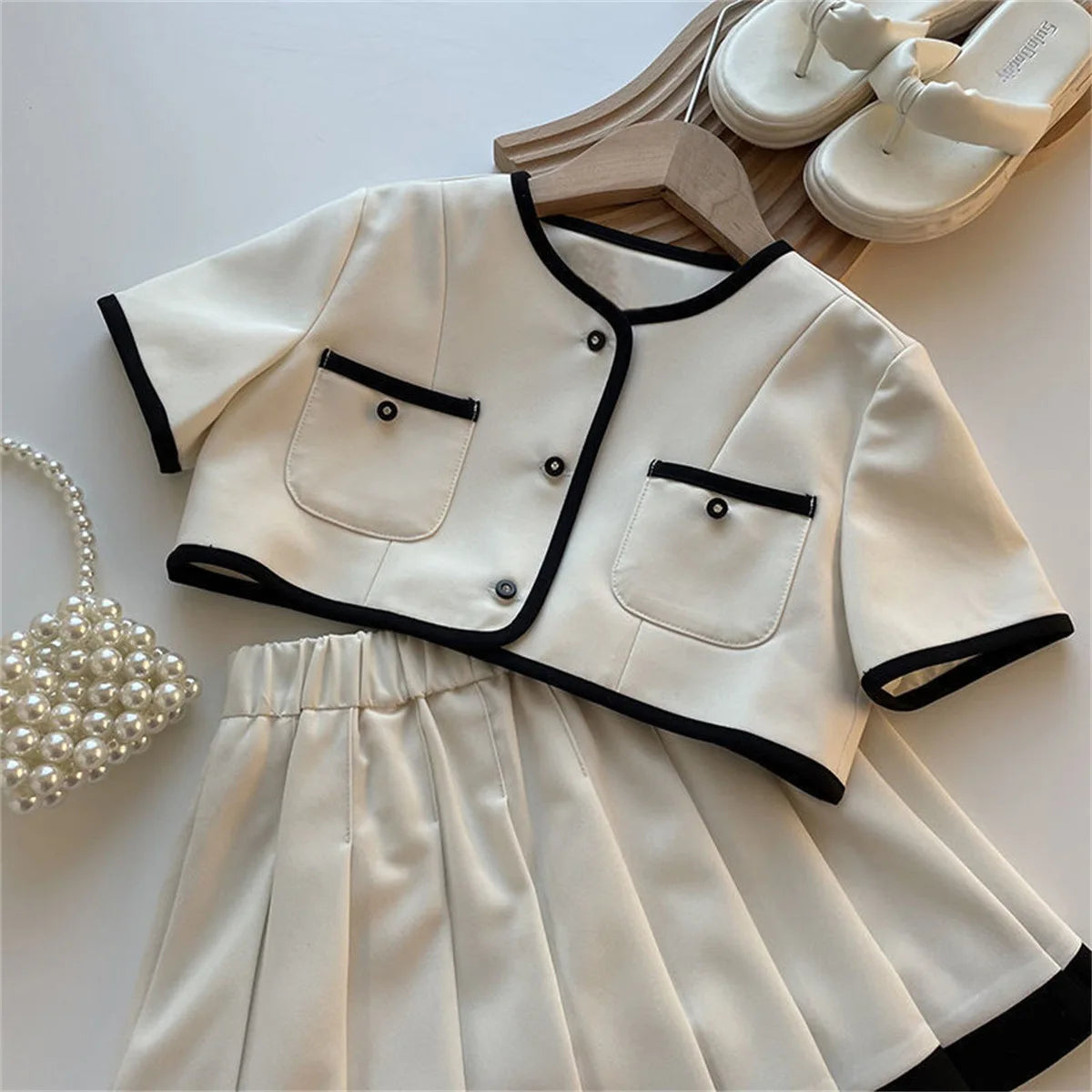 Qunq 2024 Girls' Summer New Solid Color Black and White Pocket Button Short Sleeve Top Pleated Skirt Two Piece Set 3T-8T